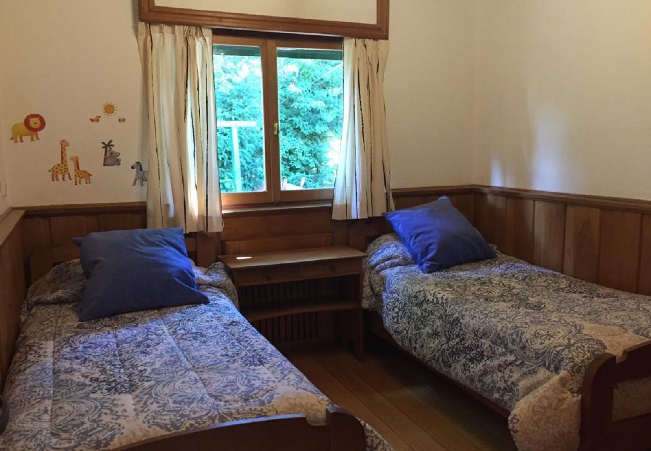 House in San Carlos de Bariloche - VIEW06 Excellent house with a view of Lake Nahuel Huapi and a large wooded park