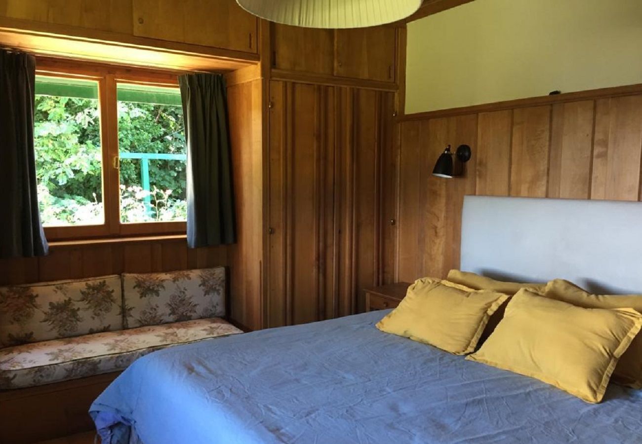 House in San Carlos de Bariloche - VIEW06 Excellent house with a view of Lake Nahuel Huapi and a large wooded park