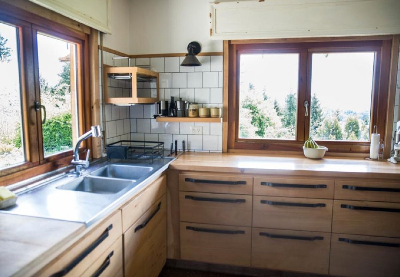 House in San Carlos de Bariloche - VIEW06 Excellent house with a view of Lake Nahuel Huapi and a large wooded park