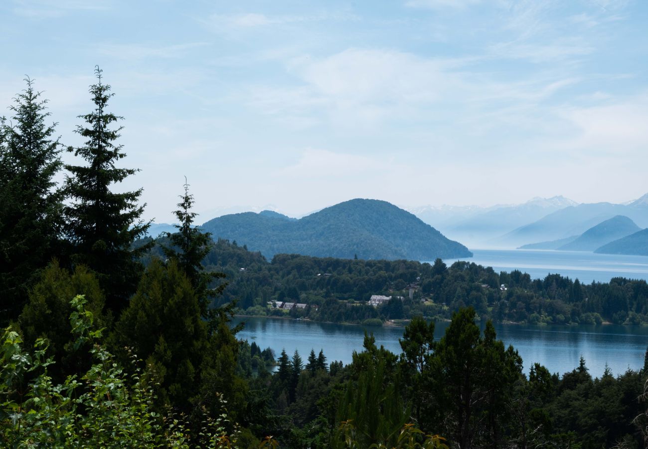 House in San Carlos de Bariloche - VIEW06 Excellent house with a view of Lake Nahuel Huapi and a large wooded park