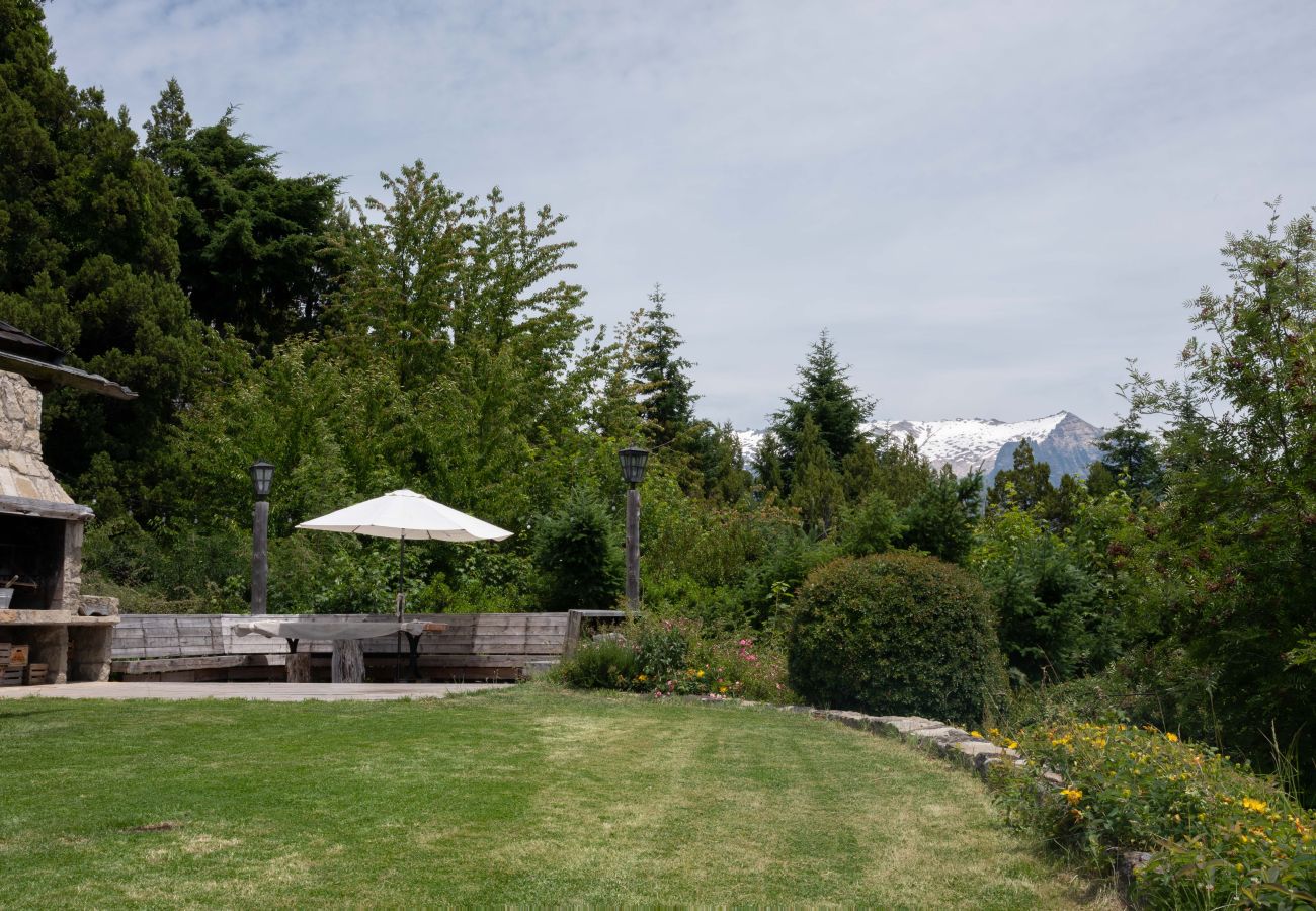 House in San Carlos de Bariloche - VIEW06 Excellent house with a view of Lake Nahuel Huapi and a large wooded park