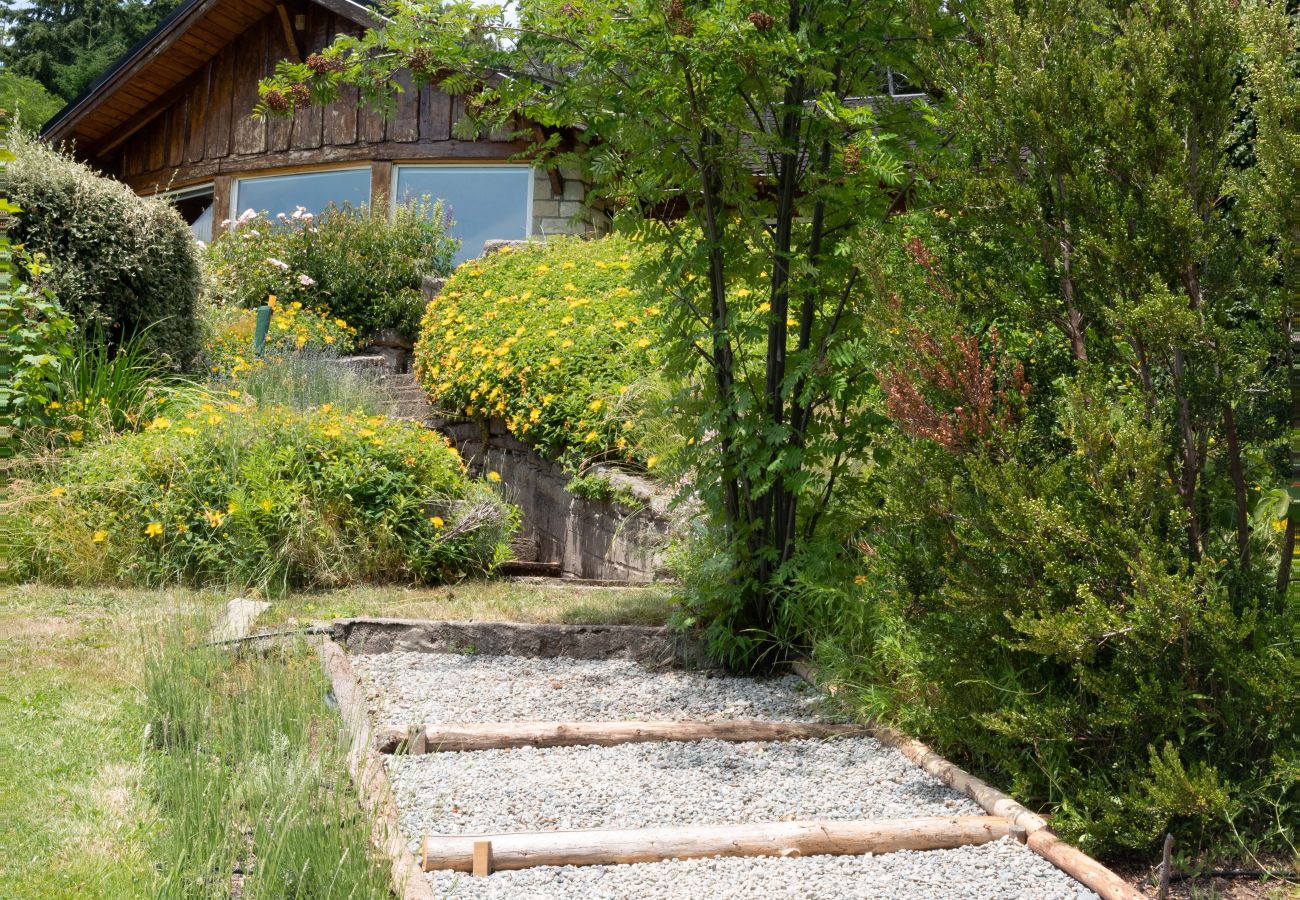House in San Carlos de Bariloche - VIEW06 Excellent house with a view of Lake Nahuel Huapi and a large wooded park