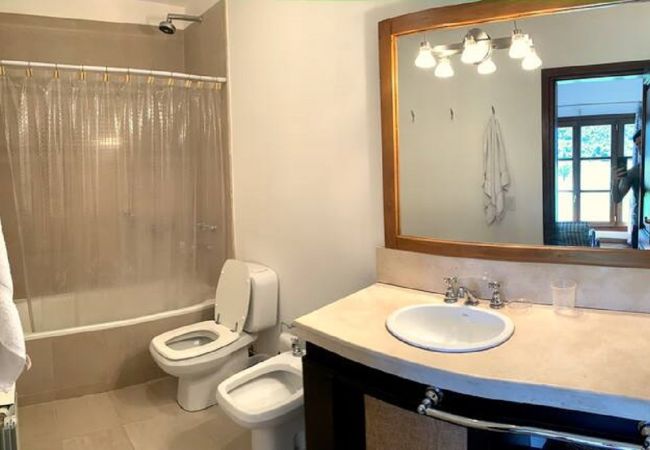 Apartment in San Carlos de Bariloche - ARE10 - WARM AND COMFORTABLE APARTMENT WITH MOUNTAIN VIEW AND DIRECT EXIT TO THE POLO FIELD Apartment in San Carlos de Bariloche - ARE10 - WARM AND COMFORTABLE APARTMENT WITH MOUNTAIN VIEW AND DIRECT EXIT TO THE POLO FIELD