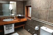 House in San Carlos de Bariloche - ARE45 SPACIOUS AND WARM HOUSE LOCATED 300 METERS FROM THE GOLF ON HOLE 8