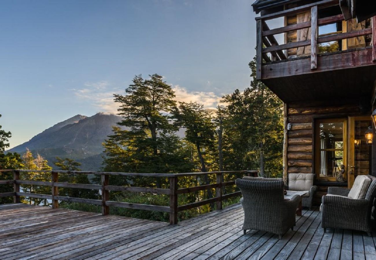 House in San Carlos de Bariloche - ARE06 SOPHISTICATED HOUSE WITH SPECTACULAR VIEW IN ARELAUQUEN