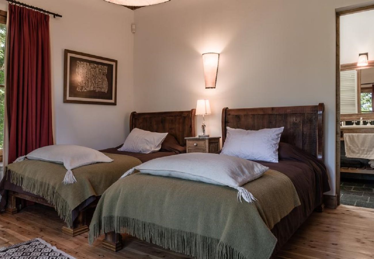 House in San Carlos de Bariloche - ARE06 SOPHISTICATED HOUSE WITH SPECTACULAR VIEW IN ARELAUQUEN