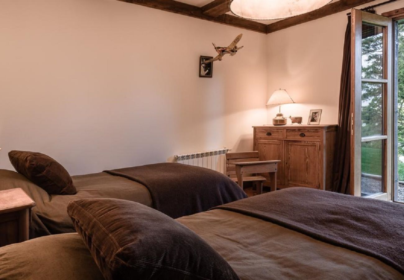 House in San Carlos de Bariloche - ARE06 SOPHISTICATED HOUSE WITH SPECTACULAR VIEW IN ARELAUQUEN