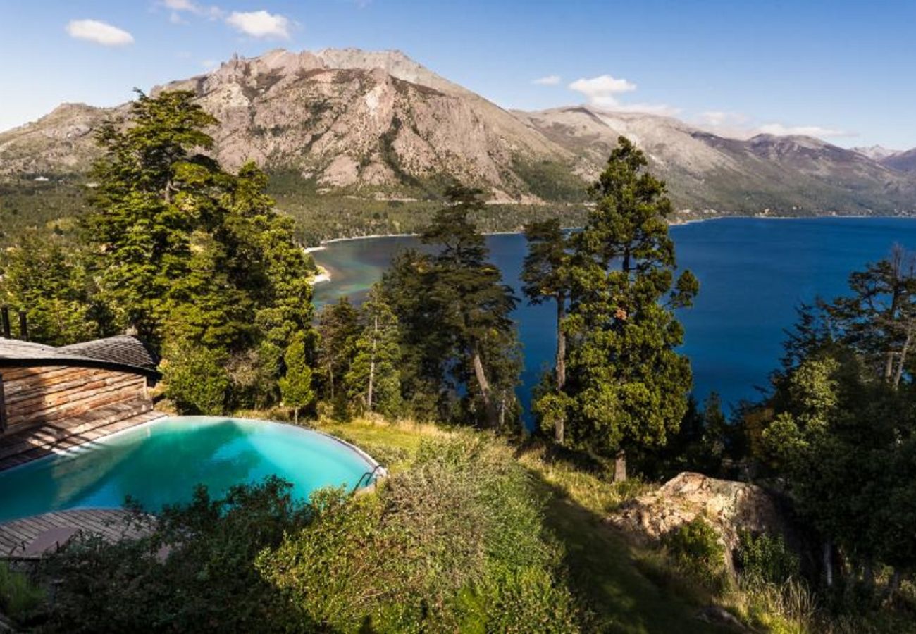 House in San Carlos de Bariloche - ARE06 SOPHISTICATED HOUSE WITH SPECTACULAR VIEW IN ARELAUQUEN