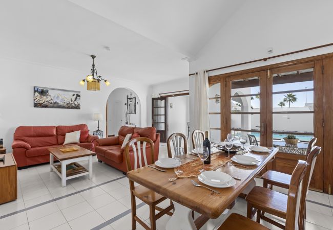 Villa in Puerto del Carmen - Villa Eva - Villasexperience Villa in Puerto del Carmen - Villa Eva - Villasexperience