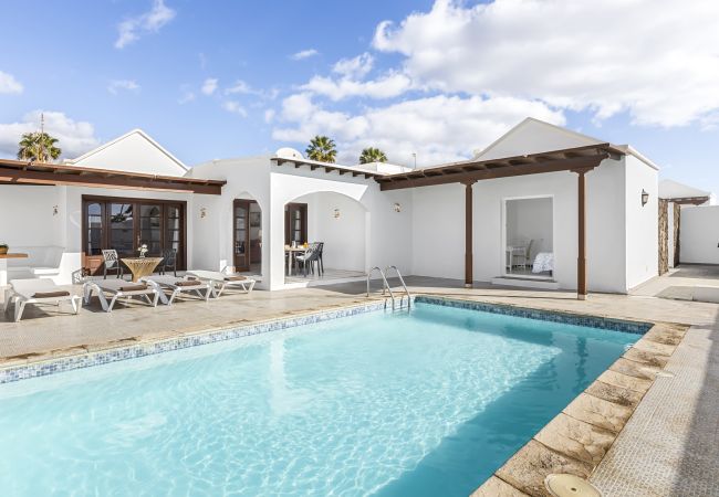 Villa in Puerto del Carmen - Villa Eva - Villasexperience Villa in Puerto del Carmen - Villa Eva - Villasexperience
