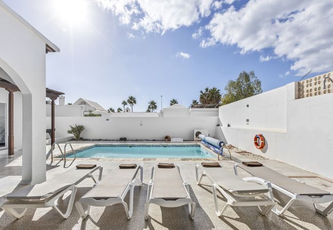 Villa in Puerto del Carmen - Villa Eva - Villasexperience Villa in Puerto del Carmen - Villa Eva - Villasexperience