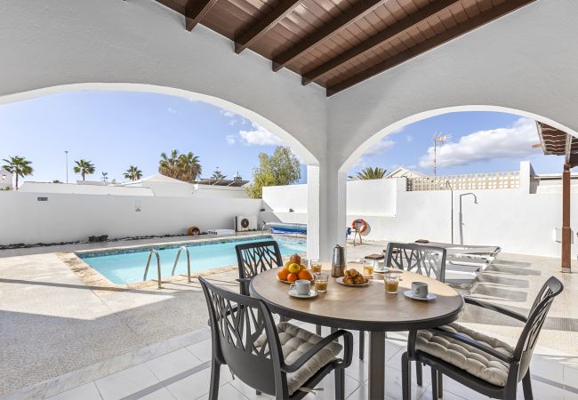 Villa in Puerto del Carmen - Villa Eva - Villasexperience Villa in Puerto del Carmen - Villa Eva - Villasexperience