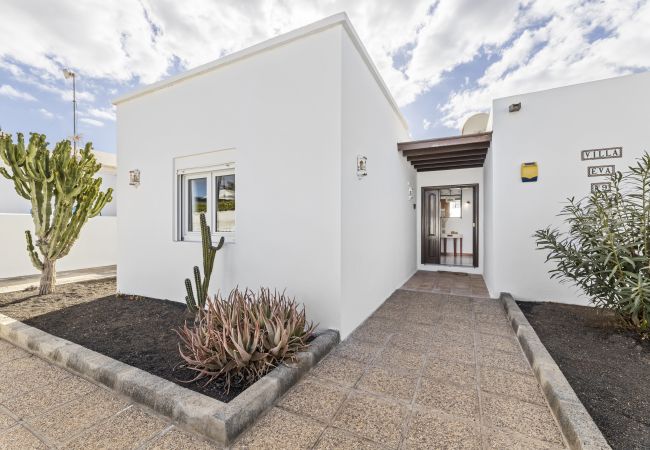 Villa in Puerto del Carmen - Villa Eva - Villasexperience Villa in Puerto del Carmen - Villa Eva - Villasexperience
