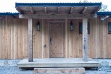 Cabin in San Carlos de Bariloche - Beautiful wooden cabin overlooking Lake Nahuel Huapi in a large forest