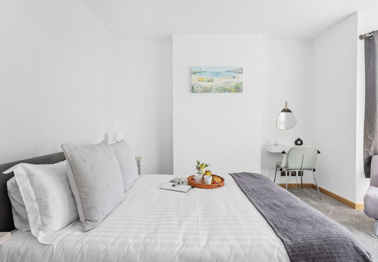 Greenacre master bedroom in Devon