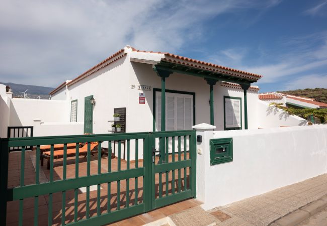 Terraced House in Arico - Spacious and cosy house in Abades Terraced House in Arico - Spacious and cosy house in Abades