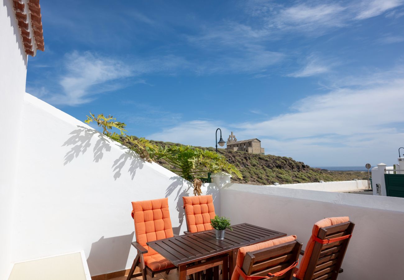 Terraced House in Arico - Spacious and cosy house in Abades