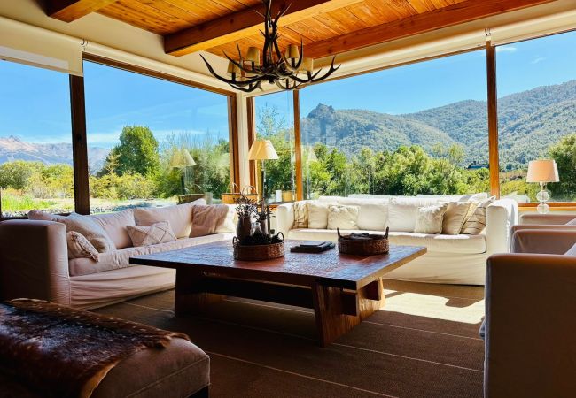  in San Carlos de Bariloche - ARE11 INCREDIBLE HOUSE IN ARELAUQUEN WITH VIEWS OF THE CATEDRAL, OTTO AND VENTANA HILLS