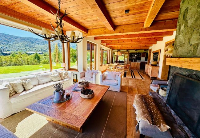  in San Carlos de Bariloche - ARE11 INCREDIBLE HOUSE IN ARELAUQUEN WITH VIEWS OF THE CATEDRAL, OTTO AND VENTANA HILLS