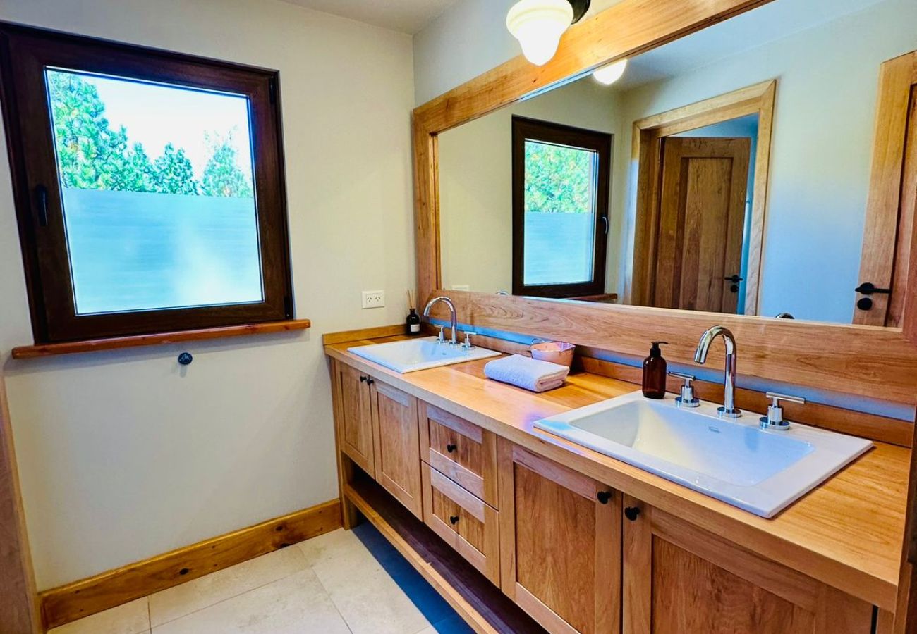 House in San Carlos de Bariloche - ARE11 INCREDIBLE HOUSE IN ARELAUQUEN WITH VIEWS OF THE CATEDRAL, OTTO AND VENTANA HILLS