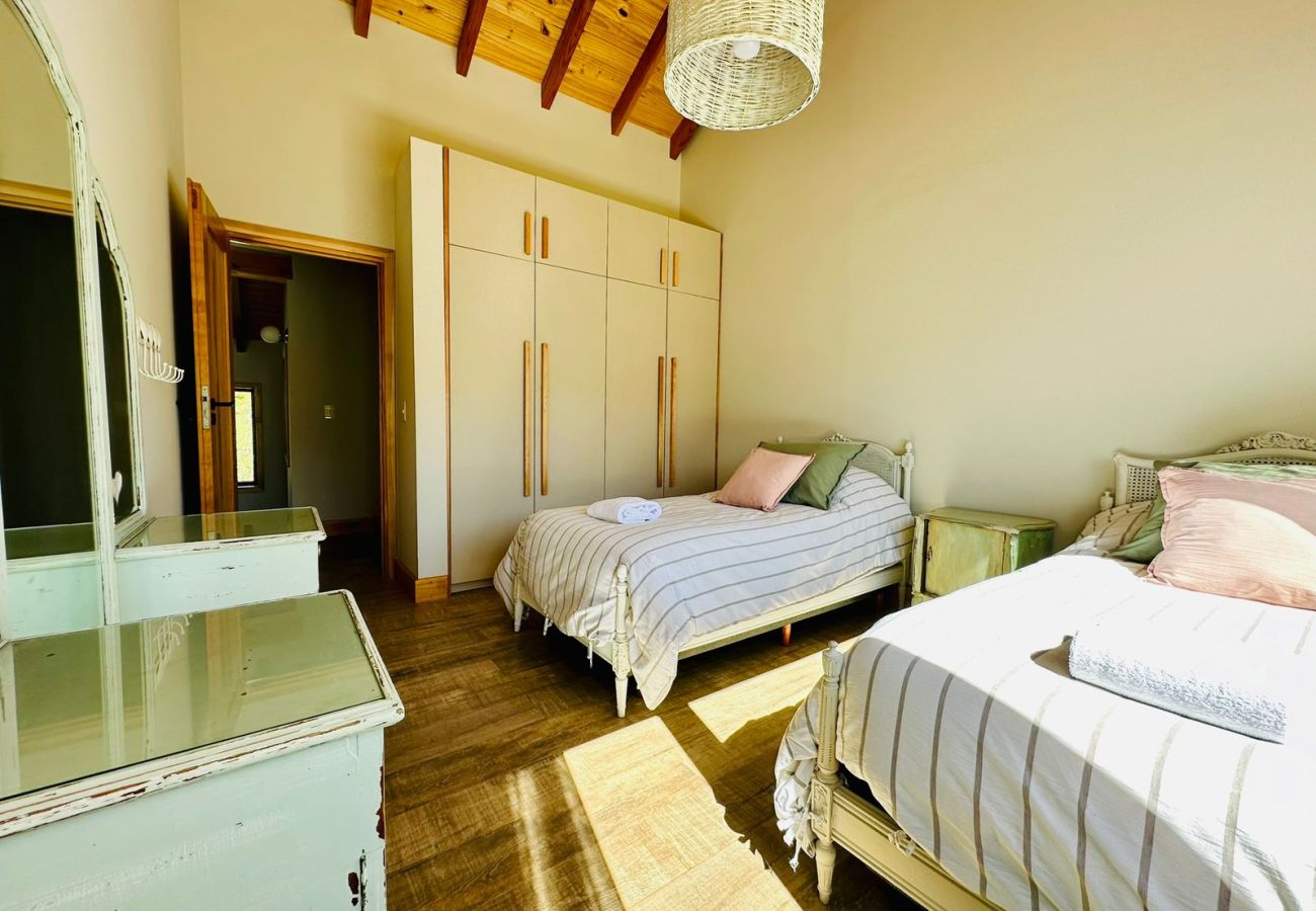 House in San Carlos de Bariloche - ARE11 INCREDIBLE HOUSE IN ARELAUQUEN WITH VIEWS OF THE CATEDRAL, OTTO AND VENTANA HILLS