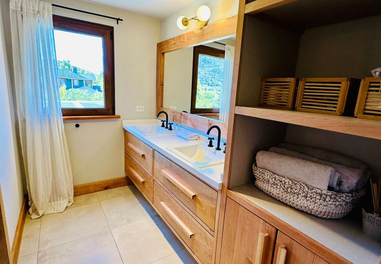 House in San Carlos de Bariloche - ARE11 INCREDIBLE HOUSE IN ARELAUQUEN WITH VIEWS OF THE CATEDRAL, OTTO AND VENTANA HILLS