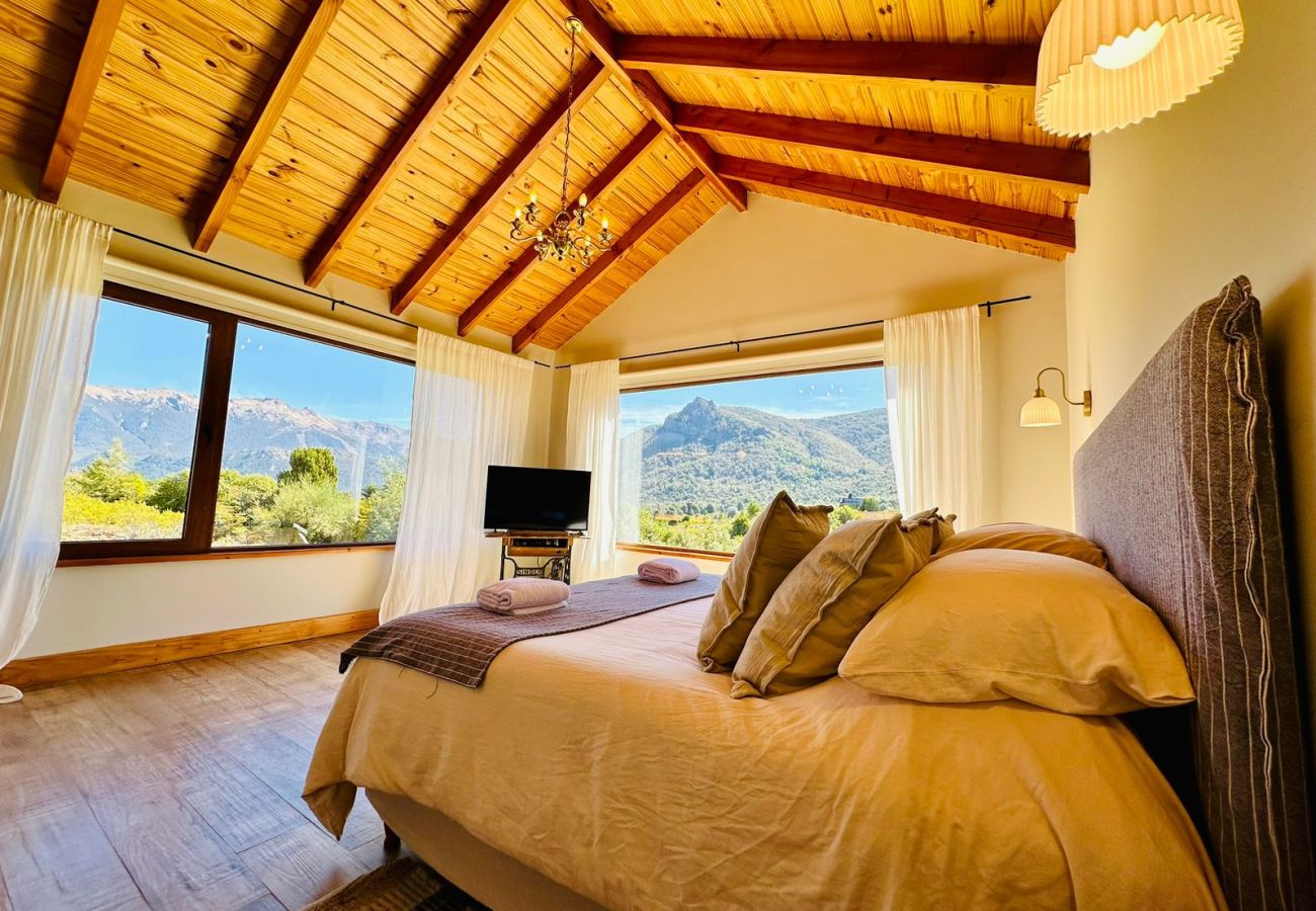 House in San Carlos de Bariloche - ARE11 INCREDIBLE HOUSE IN ARELAUQUEN WITH VIEWS OF THE CATEDRAL, OTTO AND VENTANA HILLS