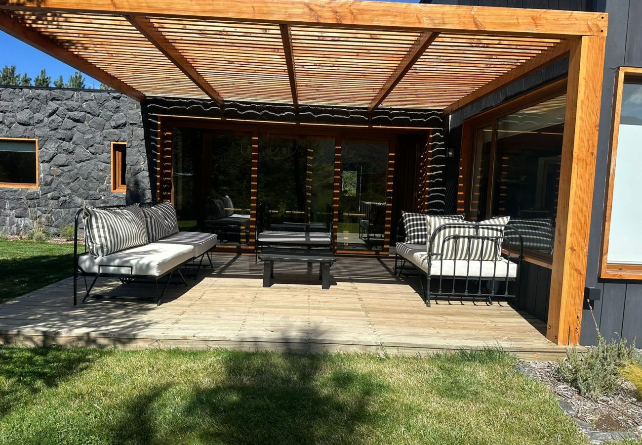 House in San Carlos de Bariloche - ARE11 INCREDIBLE HOUSE IN ARELAUQUEN WITH VIEWS OF THE CATEDRAL, OTTO AND VENTANA HILLS