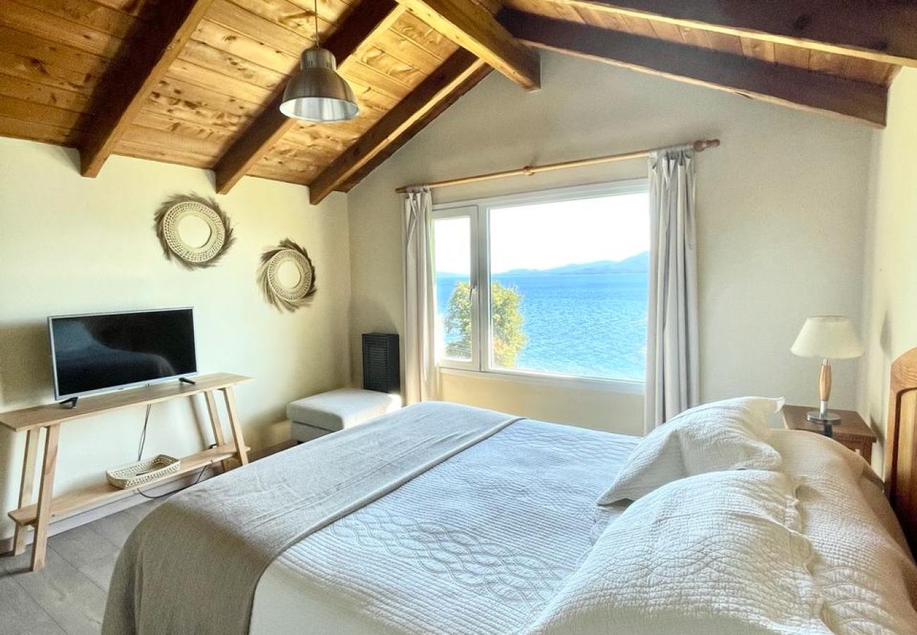 Cabin in San Carlos de Bariloche - View19 Comfortable house overlooking the lake and close to the center of Bariloche.