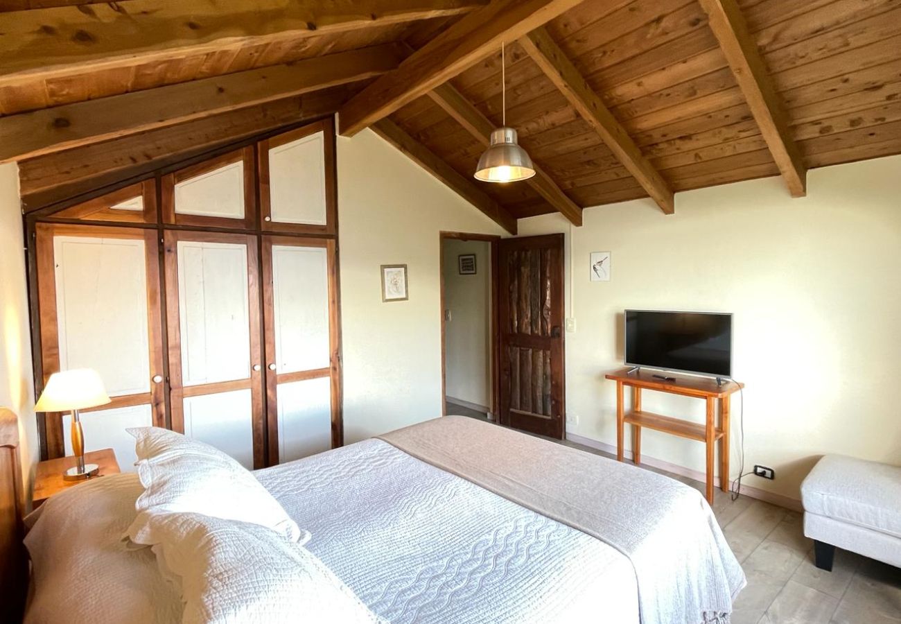 Cabin in San Carlos de Bariloche - View19 Comfortable house overlooking the lake and close to the center of Bariloche.