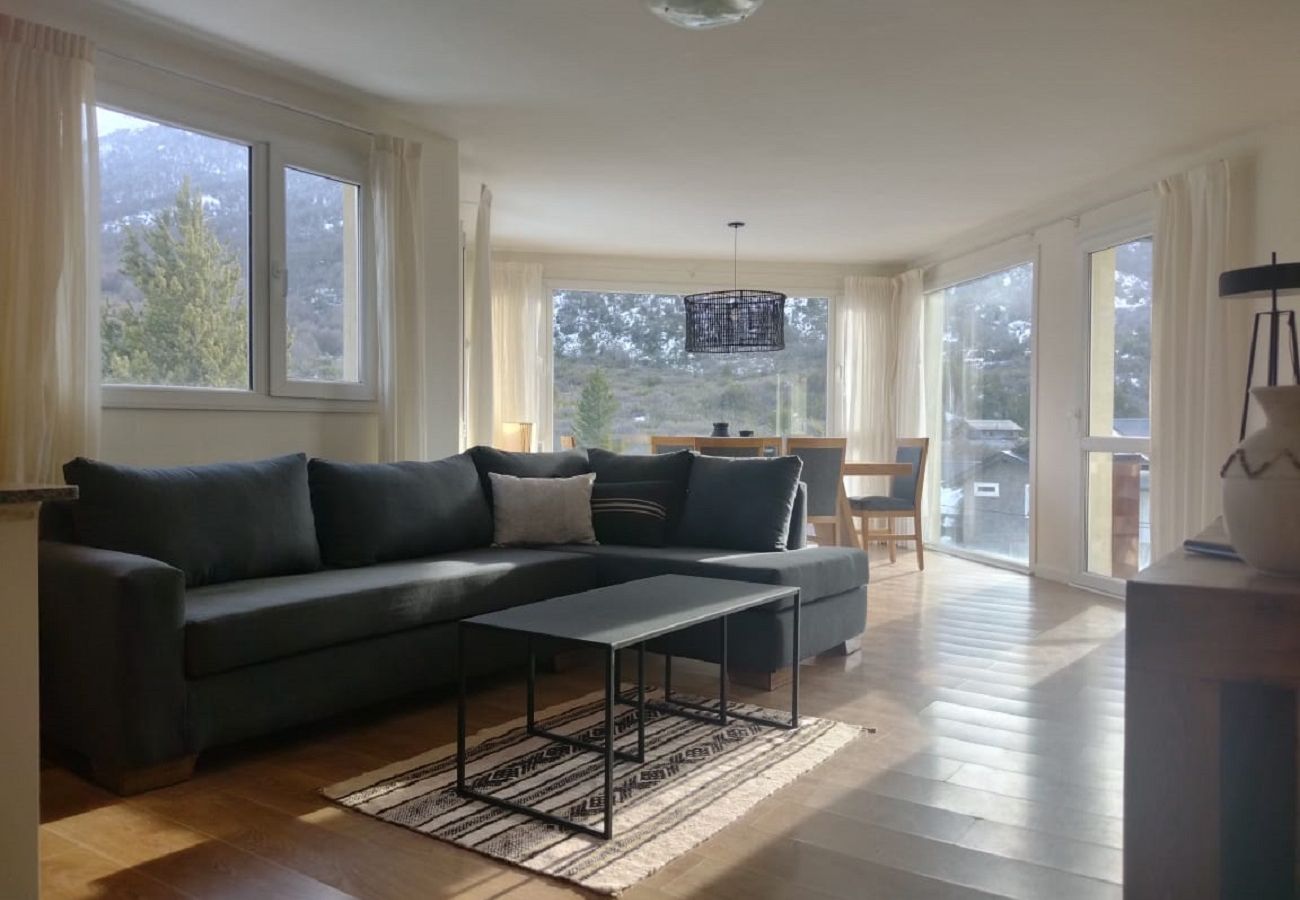 Apartment in San Carlos de Bariloche - Cate22 Apartment with pool and jacuzzi in the Latitud Catedral complex.