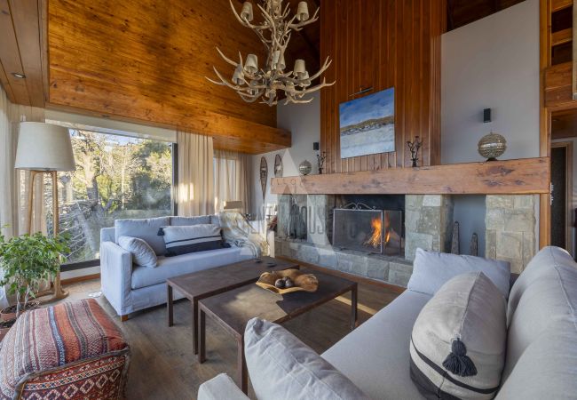 House in San Carlos de Bariloche - HUAPI48C | Exclusive Villa on Lake Nahuel Huapi House in San Carlos de Bariloche - HUAPI48C | Exclusive Villa on Lake Nahuel Huapi