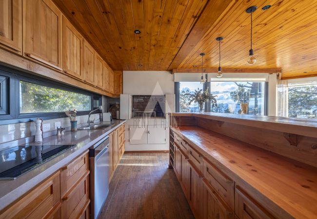 House in San Carlos de Bariloche - HUAPI48C | Exclusive Villa on Lake Nahuel Huapi House in San Carlos de Bariloche - HUAPI48C | Exclusive Villa on Lake Nahuel Huapi