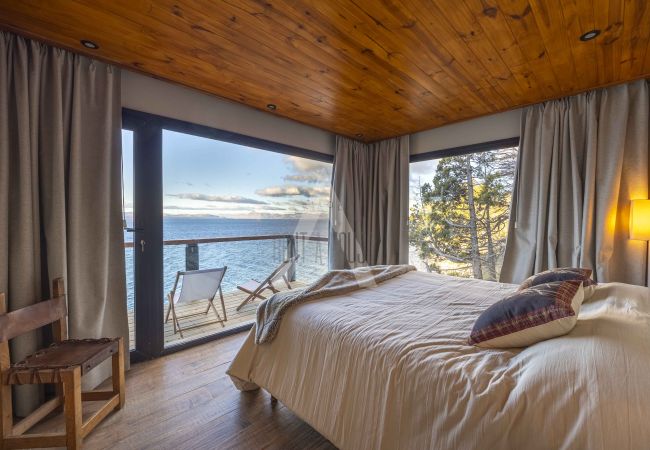 House in San Carlos de Bariloche - HUAPI48C | Exclusive Villa on Lake Nahuel Huapi House in San Carlos de Bariloche - HUAPI48C | Exclusive Villa on Lake Nahuel Huapi
