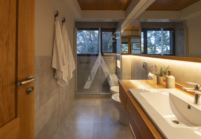 House in San Carlos de Bariloche - HUAPI48C | Exclusive Villa on Lake Nahuel Huapi House in San Carlos de Bariloche - HUAPI48C | Exclusive Villa on Lake Nahuel Huapi