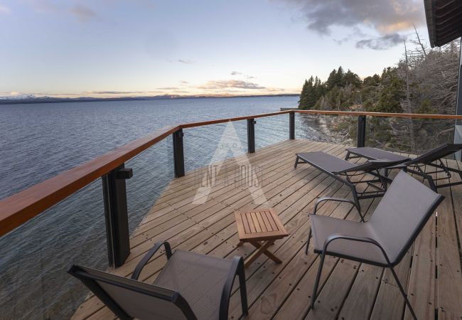 House in San Carlos de Bariloche - HUAPI48C | Exclusive Villa on Lake Nahuel Huapi House in San Carlos de Bariloche - HUAPI48C | Exclusive Villa on Lake Nahuel Huapi