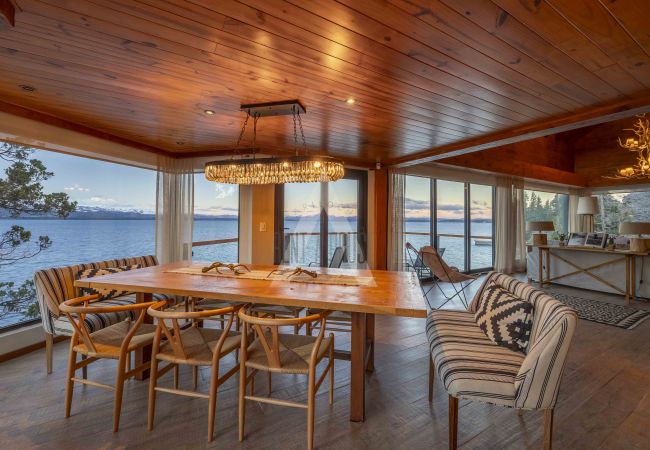 House in San Carlos de Bariloche - HUAPI48C | Exclusive Villa on Lake Nahuel Huapi House in San Carlos de Bariloche - HUAPI48C | Exclusive Villa on Lake Nahuel Huapi