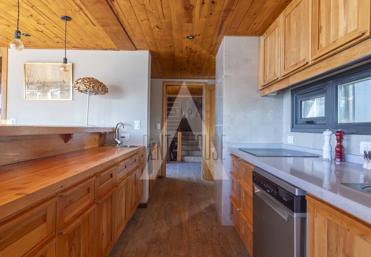 House in San Carlos de Bariloche - HUAPI48C | Exclusive Villa on Lake Nahuel Huapi with HOT TUBE