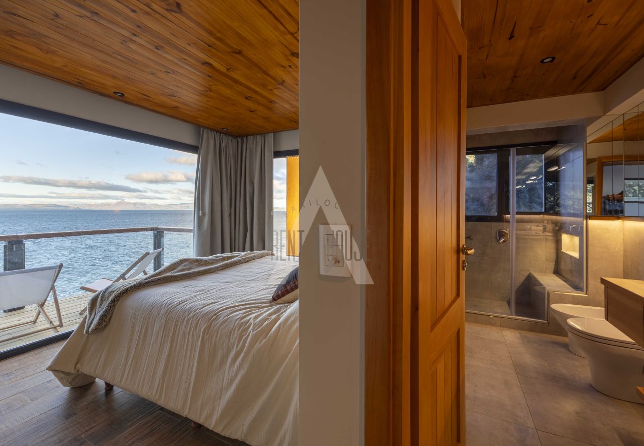 House in San Carlos de Bariloche - HUAPI48C | Exclusive Villa on Lake Nahuel Huapi with HOT TUBE