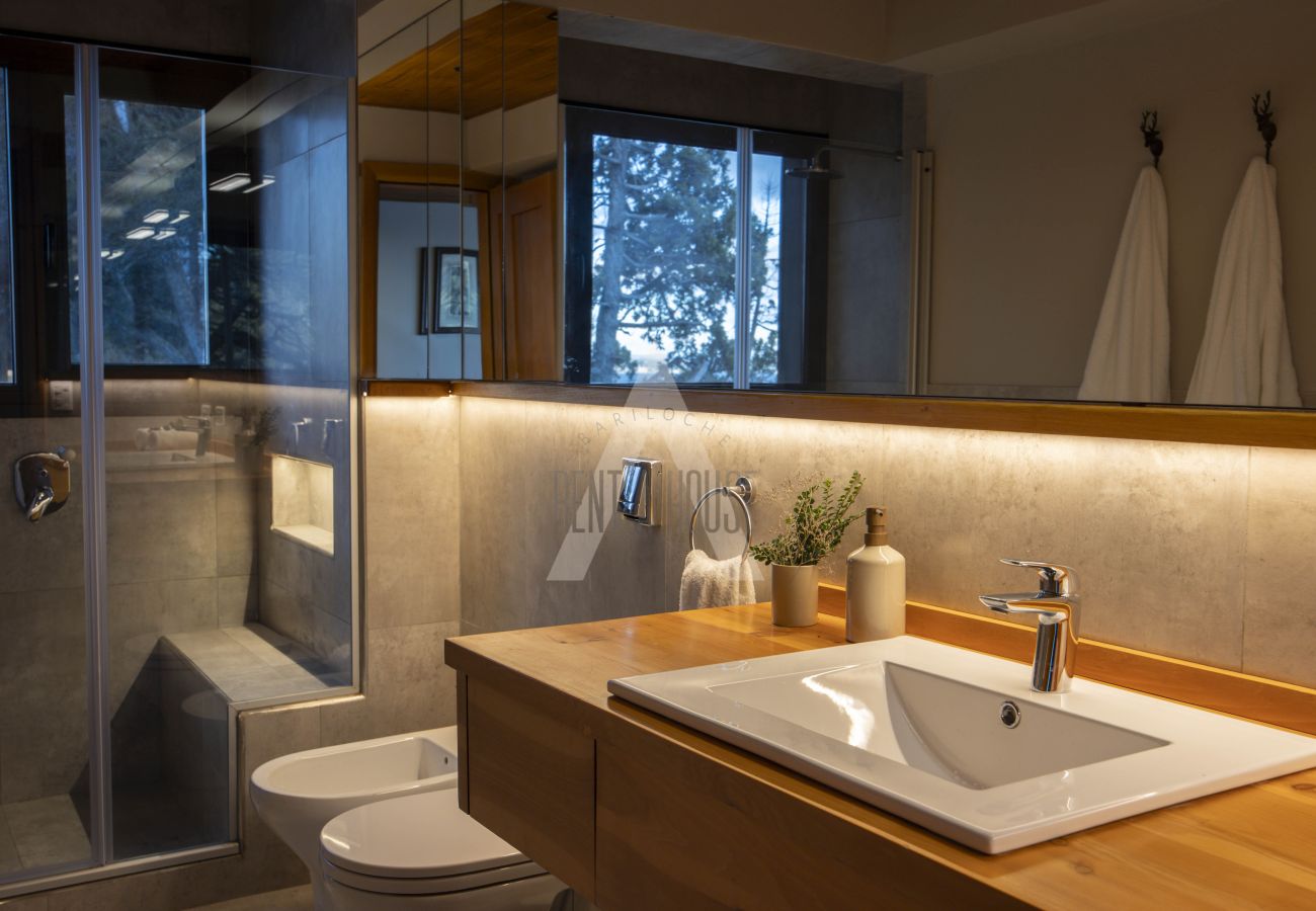 House in San Carlos de Bariloche - HUAPI48C | Exclusive Villa on Lake Nahuel Huapi with HOT TUBE