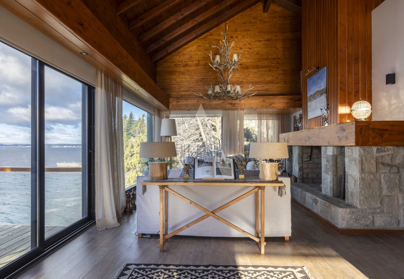 House in San Carlos de Bariloche - HUAPI48C | Exclusive Villa on Lake Nahuel Huapi with HOT TUBE