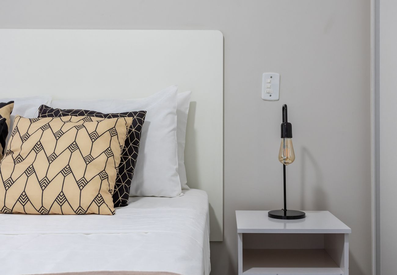 Apartment in Rio de Janeiro - Charming 9 minutes from Botafogo Beach | MRF1307