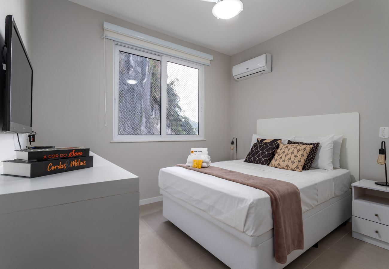 Apartment in Rio de Janeiro - Charming 9 minutes from Botafogo Beach | MRF1307