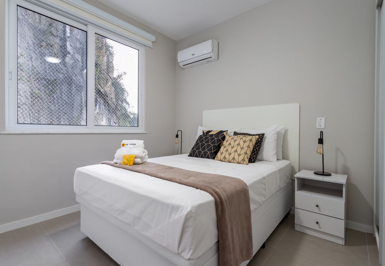 Apartment in Rio de Janeiro - Charming 9 minutes from Botafogo Beach | MRF1307