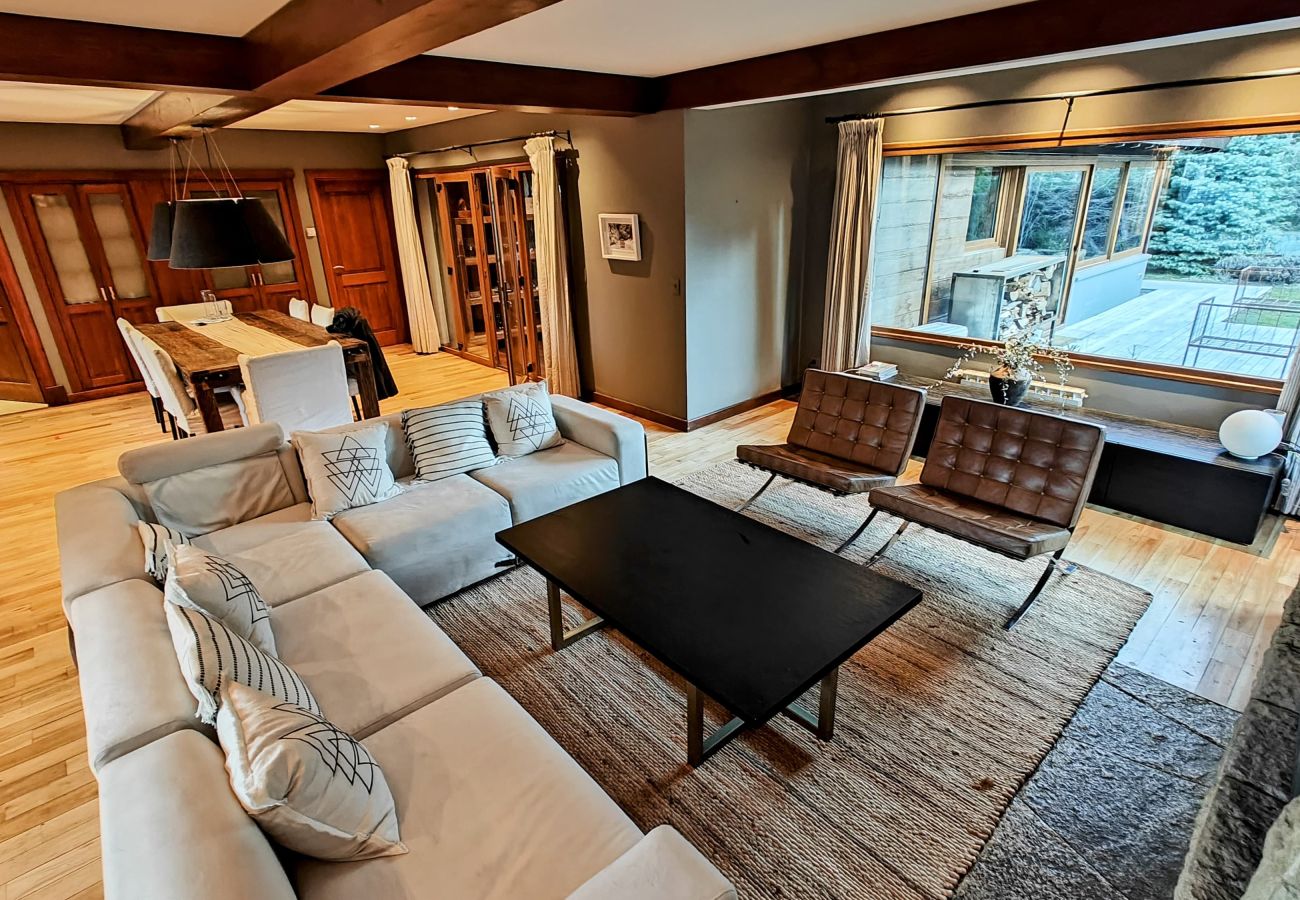 House in San Carlos de Bariloche - ARE55 SPECTACULAR HOUSE WITH INTEGRATED QUINCHO AND HEATED POOL