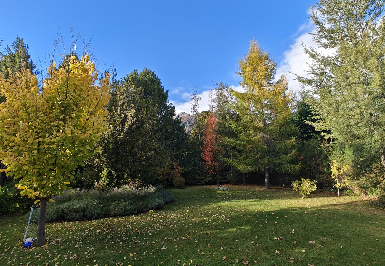 House in San Carlos de Bariloche - ARE55 SPECTACULAR HOUSE WITH INTEGRATED QUINCHO AND HEATED POOL