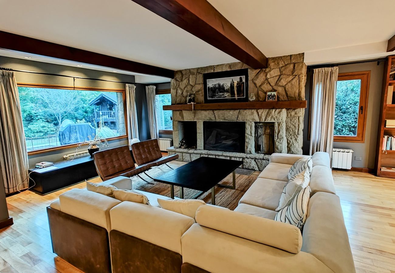 House in San Carlos de Bariloche - ARE55 SPECTACULAR HOUSE WITH INTEGRATED QUINCHO AND HEATED POOL