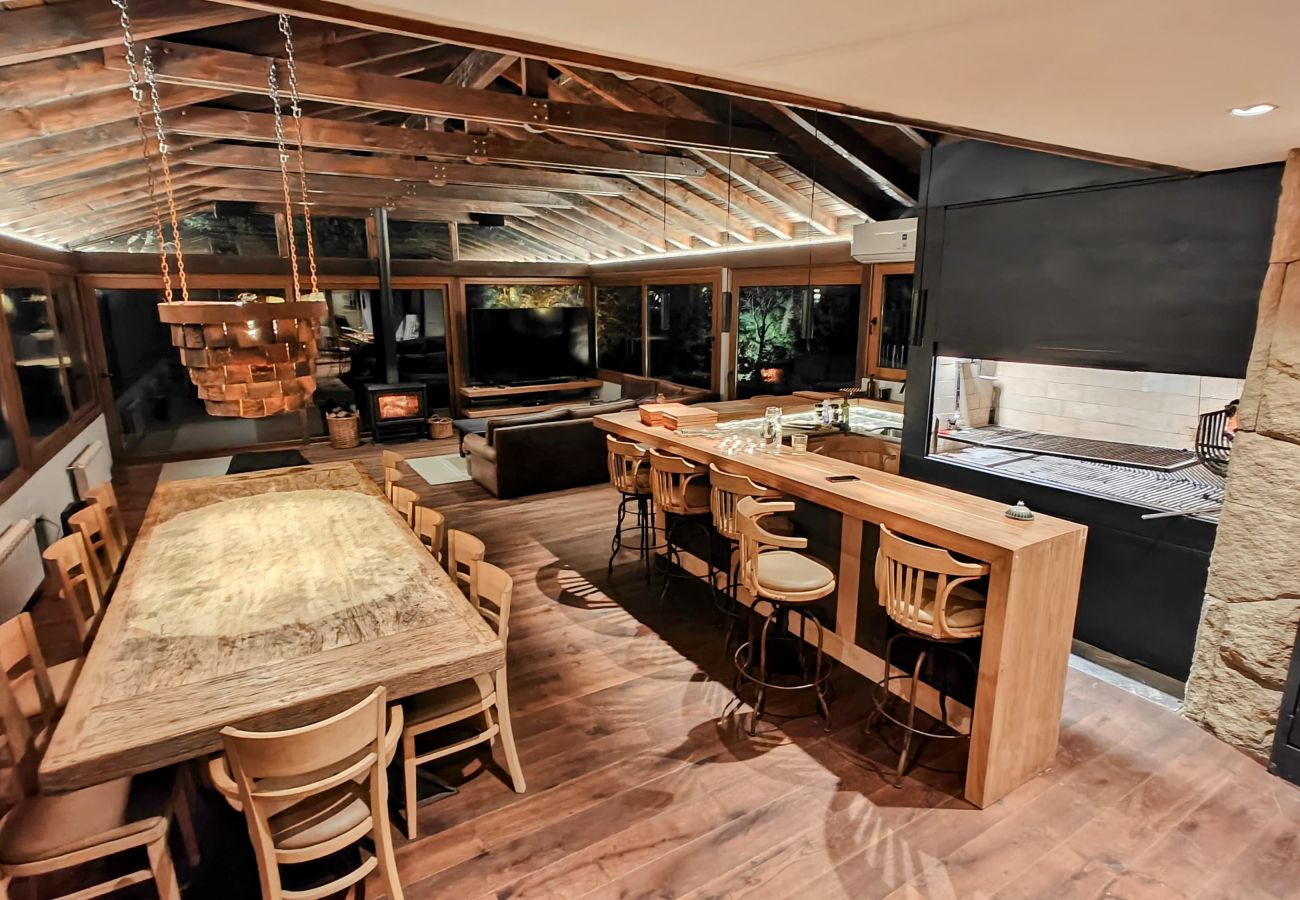 House in San Carlos de Bariloche - ARE55 SPECTACULAR HOUSE WITH INTEGRATED QUINCHO AND HEATED POOL