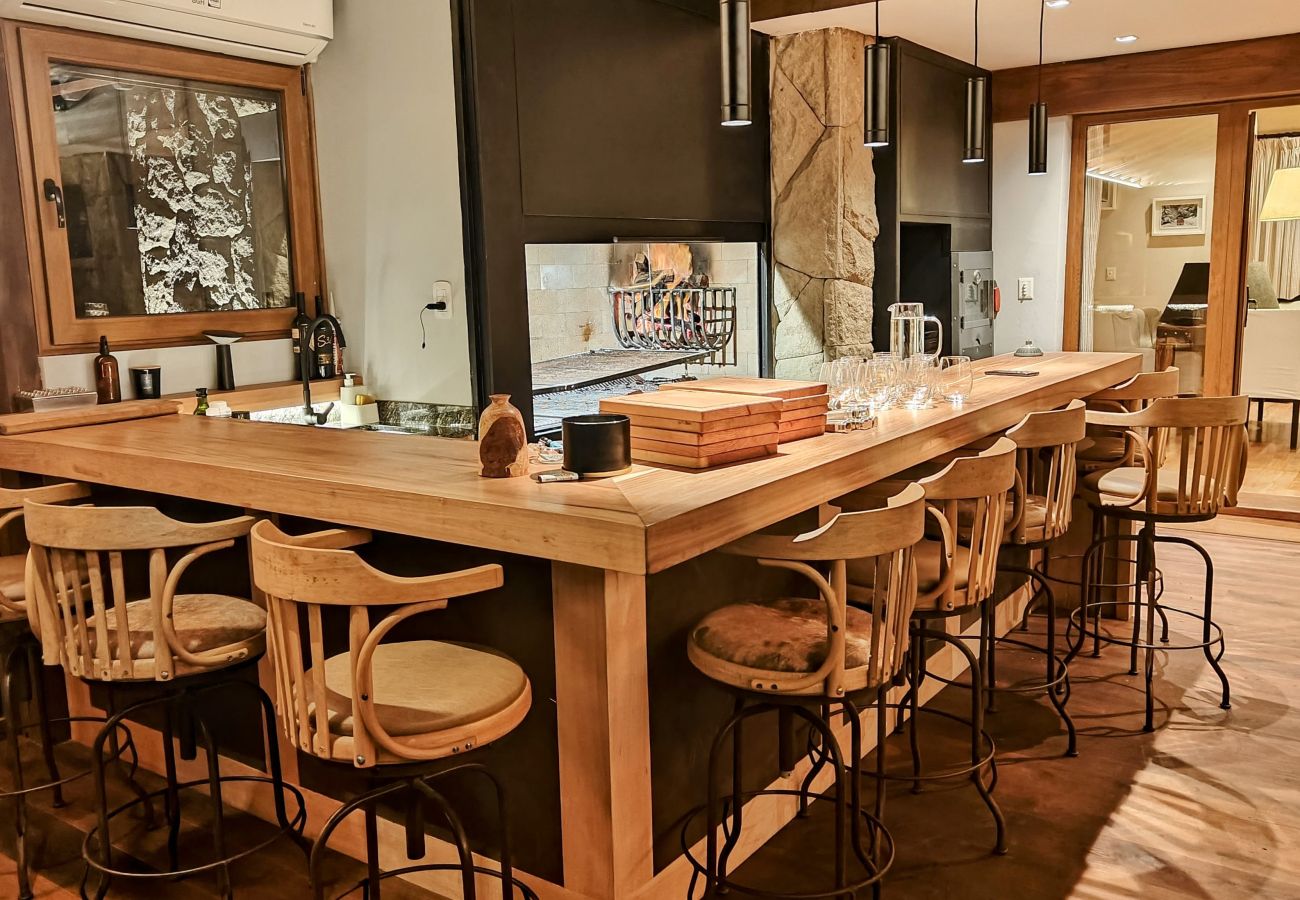 House in San Carlos de Bariloche - ARE55 SPECTACULAR HOUSE WITH INTEGRATED QUINCHO AND HEATED POOL