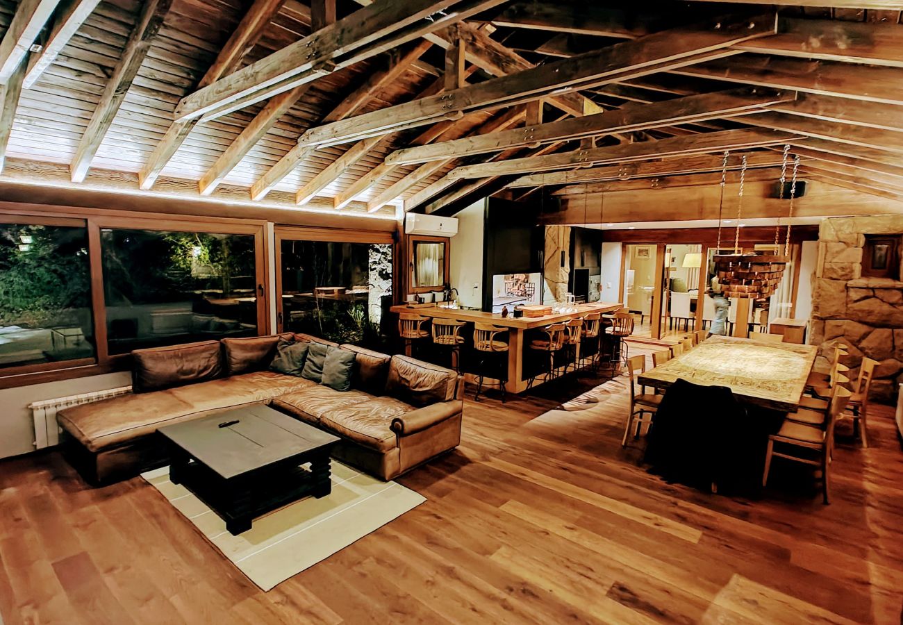House in San Carlos de Bariloche - ARE55 SPECTACULAR HOUSE WITH INTEGRATED QUINCHO AND HEATED POOL